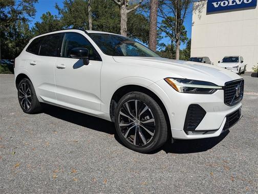 2023 Volvo XC60 B5 Plus Dark Theme