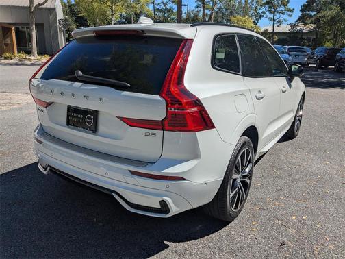 2023 Volvo XC60 B5 Plus Dark Theme