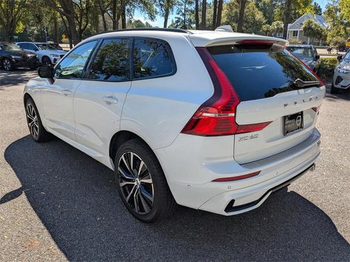 2023 Volvo XC60 B5 Plus Dark Theme