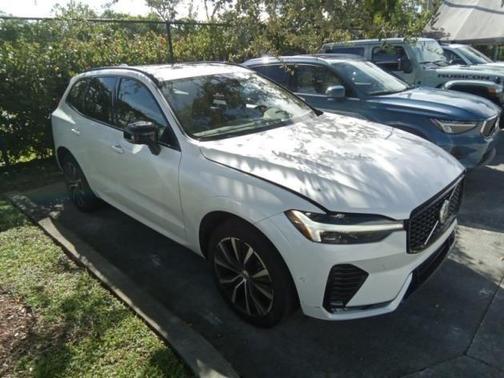 2023 Volvo XC60 B5 Plus Dark Theme