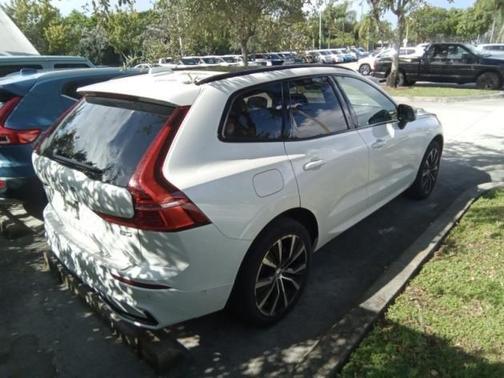 2023 Volvo XC60 B5 Plus Dark Theme