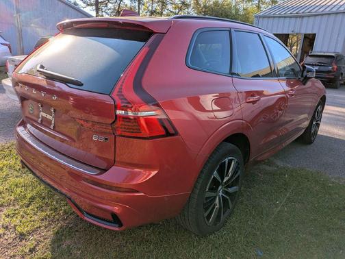 2023 Volvo XC60 B5 Plus Dark Theme