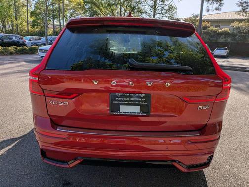 2023 Volvo XC60 B5 Plus Dark Theme