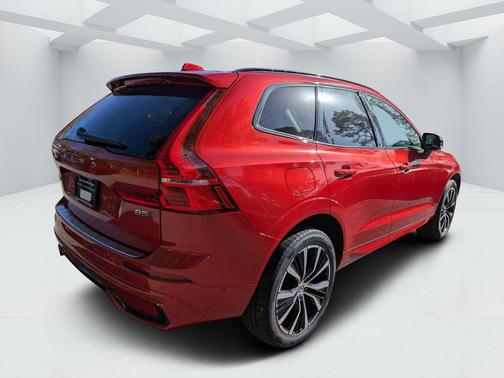 Fusion Red Metallic 2023 Volvo XC60 B5 Plus Dark Theme