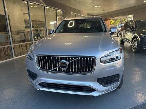 2021 Volvo XC90 T5 Momentum