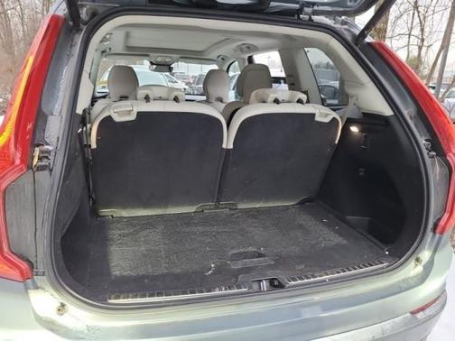 2023 Volvo XC90 B5 Plus