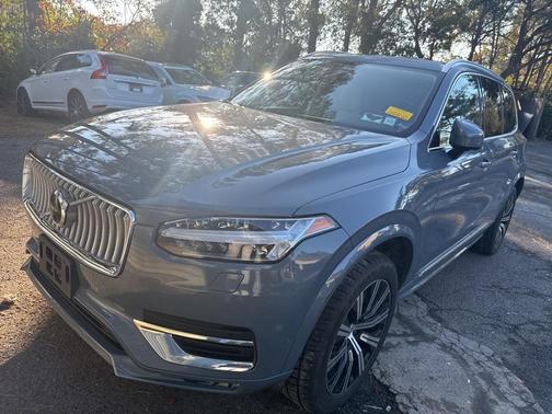 2023 Volvo XC90 B5 Plus