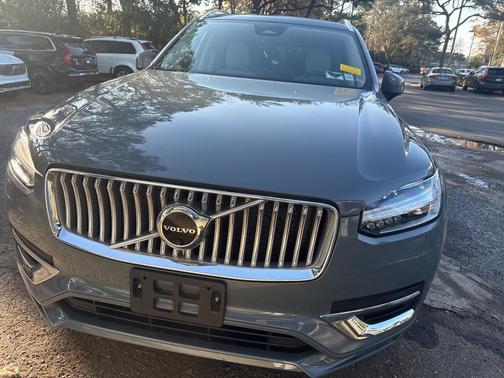 2023 Volvo XC90 B5 Plus