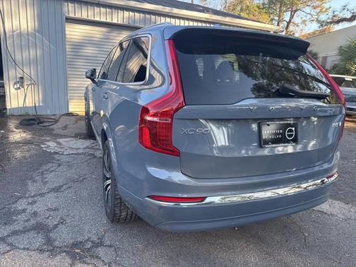 2023 Volvo XC90 B5 Plus