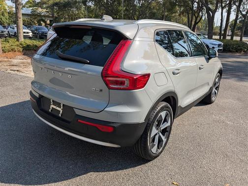 2024 Volvo XC40 B5 Plus Bright Theme