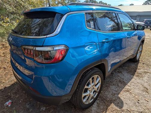 2022 Jeep Compass Latitude Lux