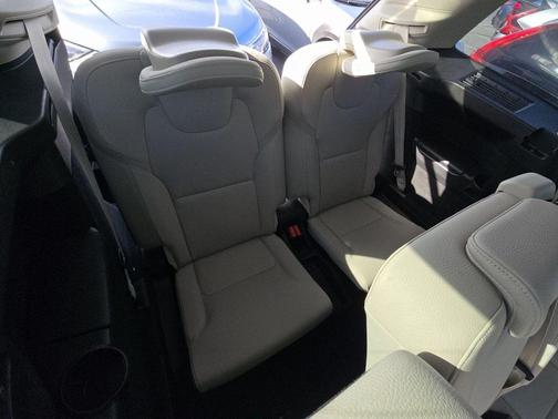 2025 Volvo XC90 B5 Plus