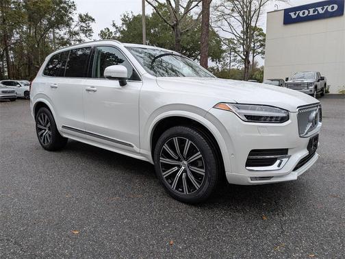 2025 Volvo XC90 B5 Plus