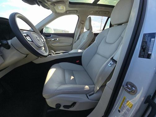 2025 Volvo XC90 B5 Plus