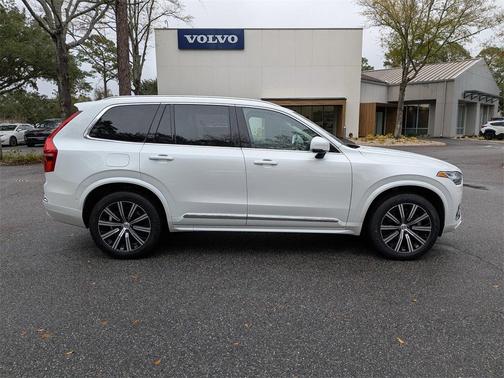 2025 Volvo XC90 B5 Plus