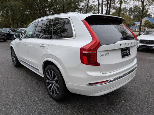 2025 Volvo XC90 B5 Plus