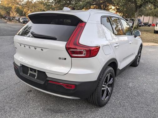 2025 Volvo XC40 B5 Core Bright Theme