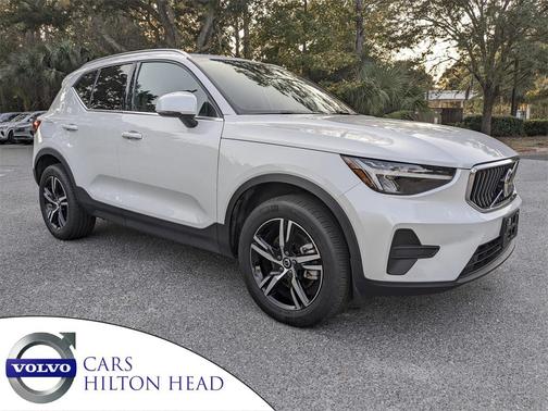 2025 Volvo XC40 B5 Core Bright Theme