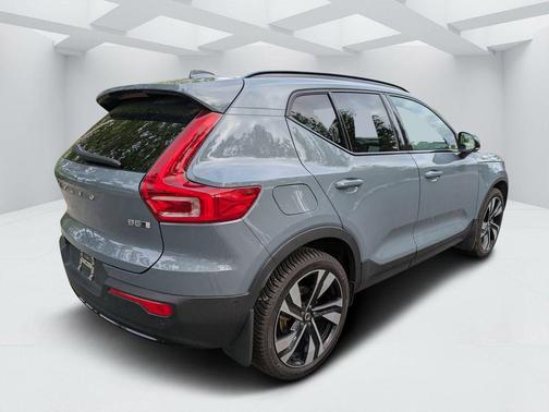 Thunder Grey Metallic 2023 Volvo XC40 B5 Ultimate Dark Theme