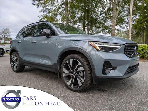 2023 Volvo XC40 B5 Ultimate Dark Theme
