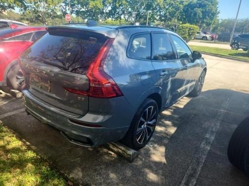 2023 Volvo XC60 B5 Plus Dark Theme