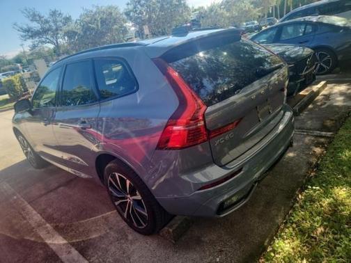 2023 Volvo XC60 B5 Plus Dark Theme