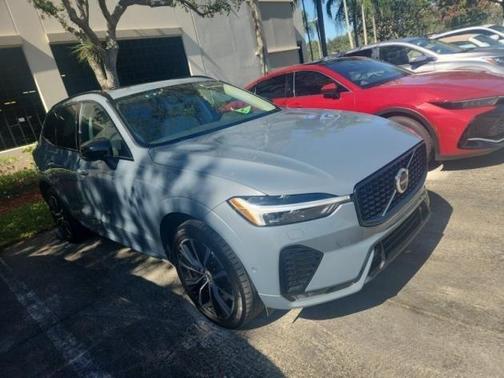 2023 Volvo XC60 B5 Plus Dark Theme