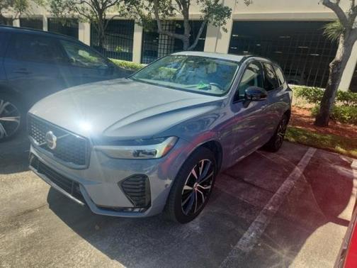 2023 Volvo XC60 B5 Plus Dark Theme