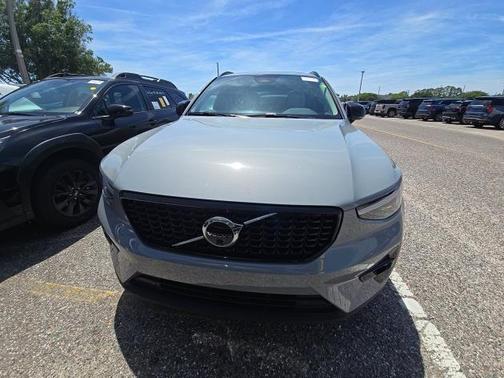 Vapour Grey Metallic 2026 Volvo XC40 Plus, B5 AWD Gas (mild hybrid), Dark