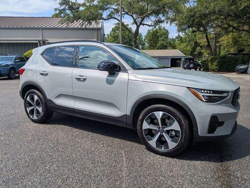 Vapour Grey Metallic 2026 Volvo XC40 Plus, B5 AWD Gas (mild hybrid), Dark