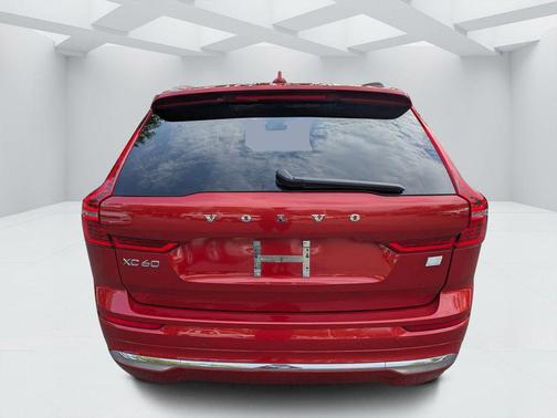 Fusion Red Metallic 2022 Volvo XC60 Recharge Plug-In Hybrid T8 Inscription