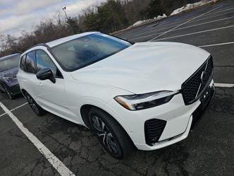 2023 Volvo XC60 B5 Plus Dark Theme