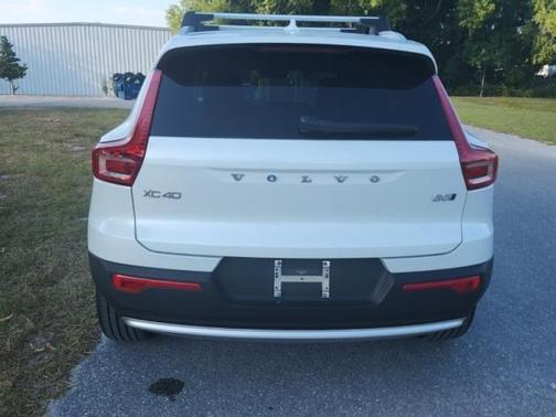 2024 Volvo XC40 B5 Core Bright Theme