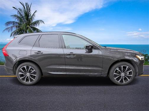 2025 Volvo XC60 B5 Plus