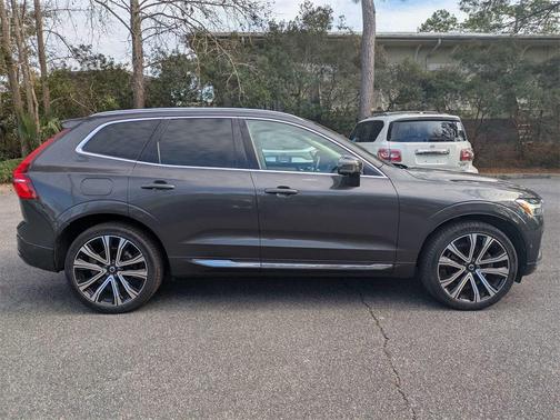 2023 Volvo XC60 B5 Ultimate Bright Theme
