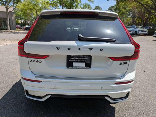 2026 Volvo XC60 B5 Ultra Black Edition