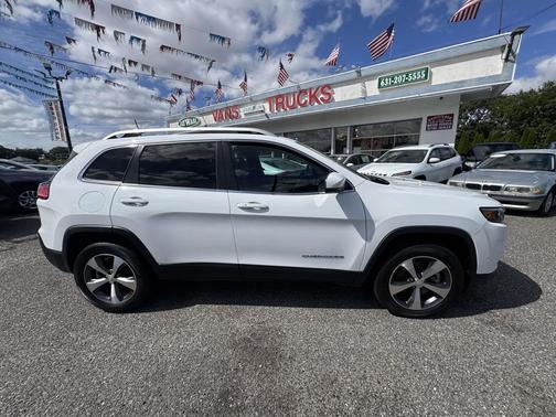 Bright White Clearcoat 2021 Jeep Cherokee Limited