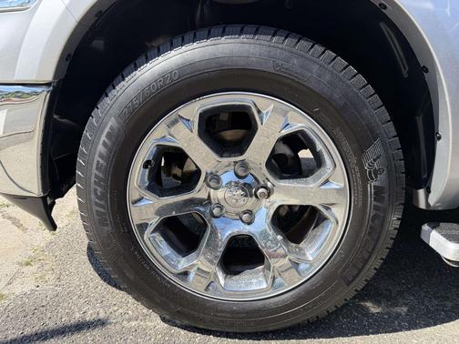 Bright Silver Metallic Clearcoat 2016 RAM 1500 Laramie