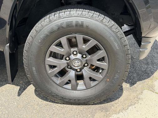 Midnight Black Metallic 2020 Toyota Tacoma SR5