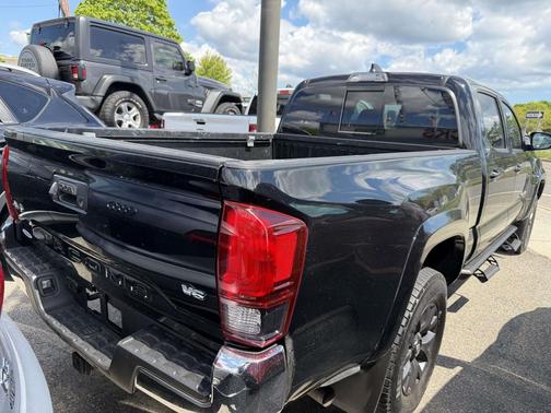Midnight Black Metallic 2020 Toyota Tacoma SR5