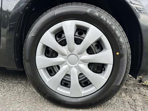 2012 Toyota Yaris L