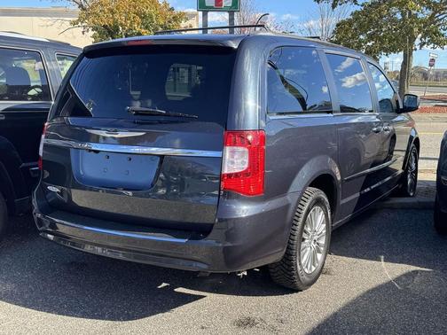 2013 Chrysler Town & Country Touring-L