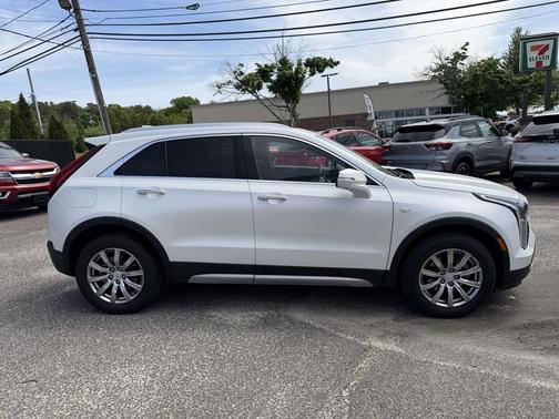 Crystal White Tricoat 2022 Cadillac XT4 Premium Luxury