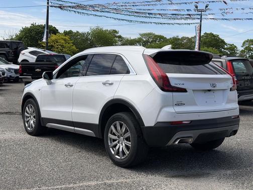 Crystal White Tricoat 2022 Cadillac XT4 Premium Luxury