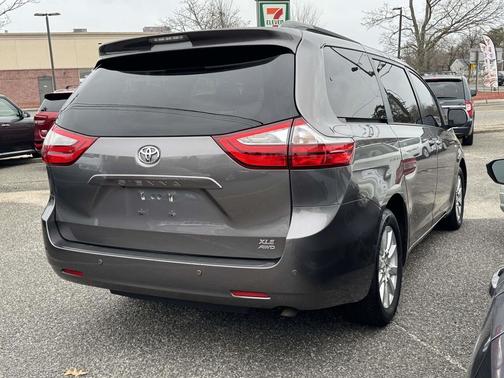 2017 Toyota Sienna XLE