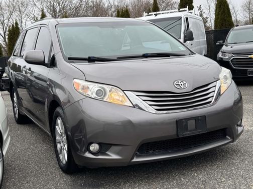 2017 Toyota Sienna XLE
