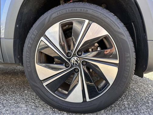 2024 Volkswagen Taos 1.5T SE
