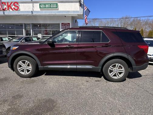 Jewel Red Metallic Tinted Clearcoat 2023 Ford Explorer XLT