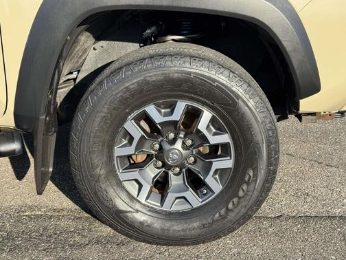 2017 Toyota Tacoma SR5