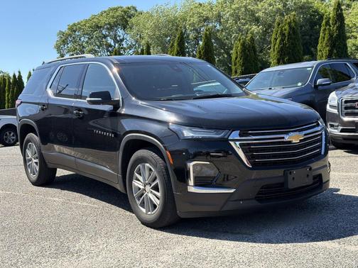 Mosaic Black Metallic 2023 Chevrolet Traverse LT Cloth
